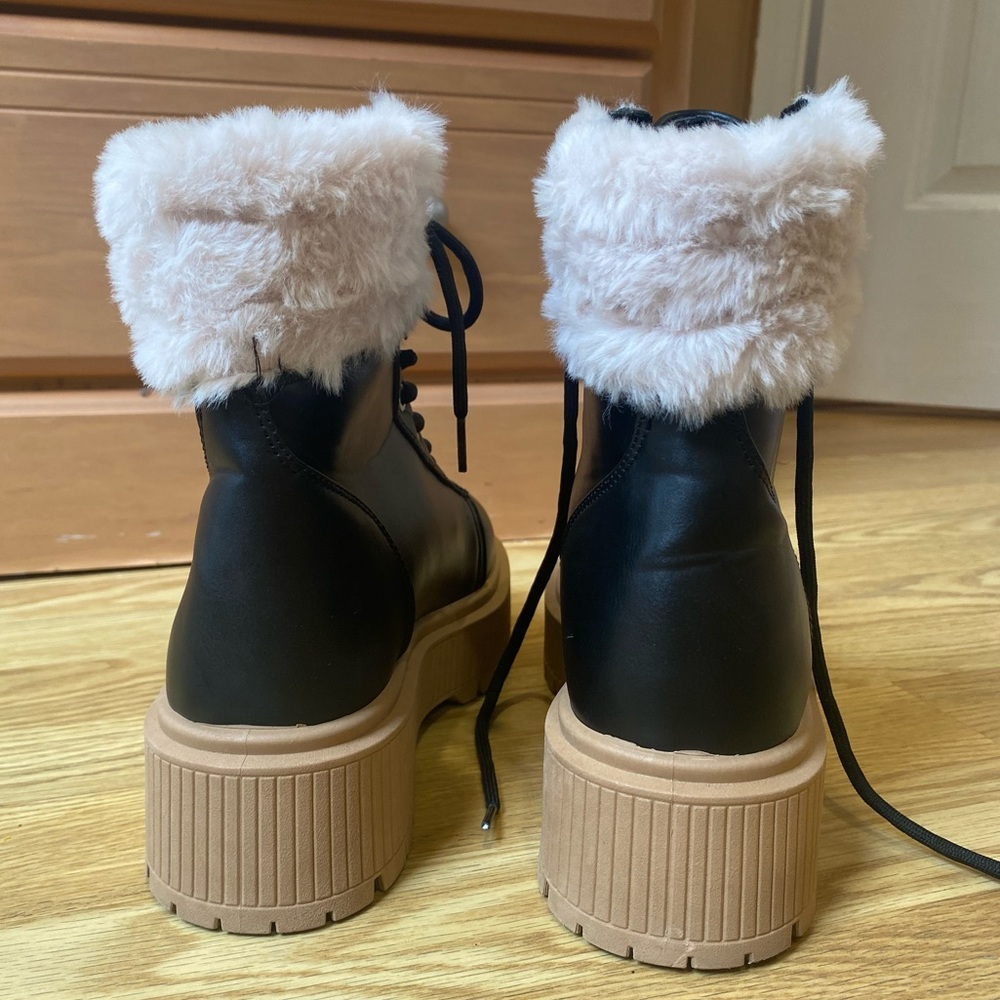 Boots with the fur! Platform “combat “ boots size 8 EUC - Picture 5 of 16
